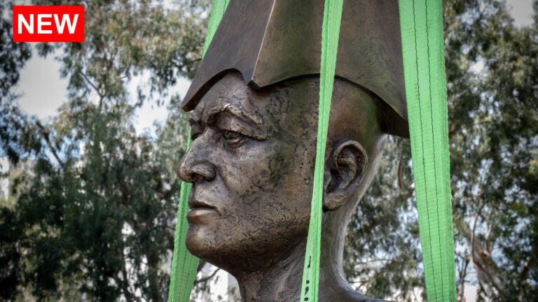 The Walk, Dan Reisner's monumental bronze sculpture in Tel Aviv